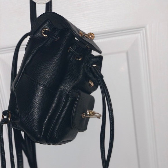 My baby needs new Stylish owner 💕Black mini purse - Picture 3 of 4
